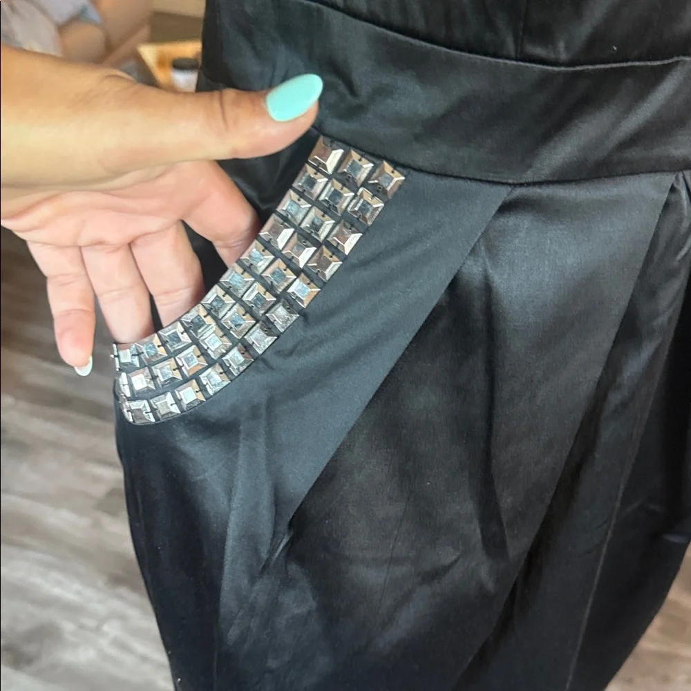 Elegant Black Strapless Dress with Embellishments - Picture 3 of 4